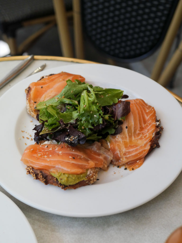 Season paris restaurants Daily special tartines avocat et saumon
